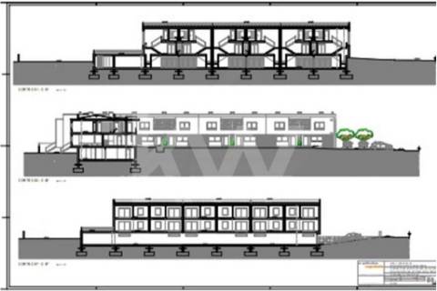 Moradia inserida em condomínio fechado em zona privilegiada