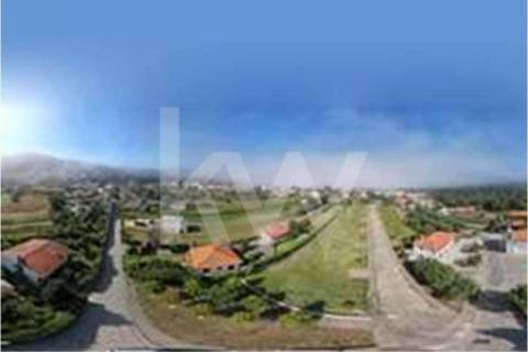 Lote totalmente infraestruturado em Moledo (S.ª Pé da Cruz)