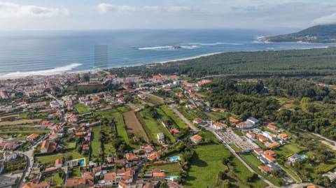 Lote totalmente infraestruturado em Moledo (S.ª Pé da Cruz)