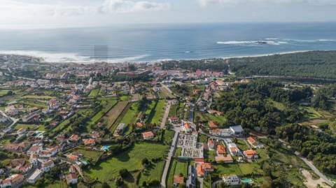 Lote totalmente infraestruturado em Moledo (S.ª Pé da Cruz)