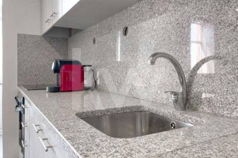 APARTAMENTO REMODELADO T4 COM 3 SUÍTES, 3 VARANDAS E GARAGEM, EM PLENA AV. DA REPÚBLICA