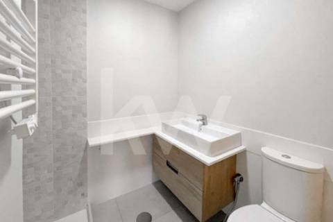 APARTAMENTO REMODELADO T4 COM 3 SUÍTES, 3 VARANDAS E GARAGEM, EM PLENA AV. DA REPÚBLICA