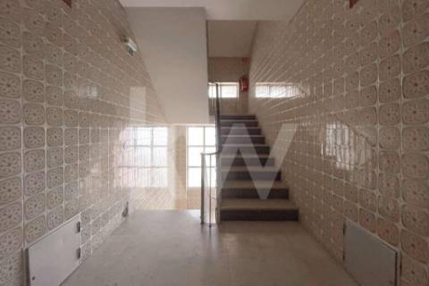 APARTAMENTO REMODELADO T4 COM 3 SUÍTES, 3 VARANDAS E GARAGEM, EM PLENA AV. DA REPÚBLICA