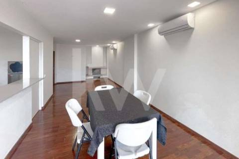 APARTAMENTO REMODELADO T4 COM 3 SUÍTES, 3 VARANDAS E GARAGEM, EM PLENA AV. DA REPÚBLICA