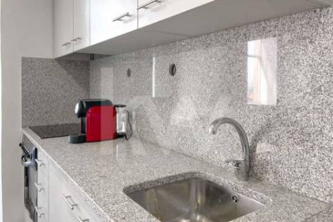 APARTAMENTO REMODELADO T4 COM 3 SUÍTES, 3 VARANDAS E GARAGEM, EM PLENA AV. DA REPÚBLICA