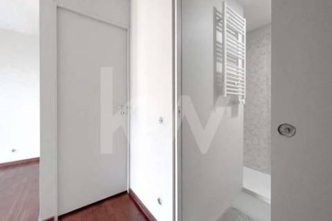 APARTAMENTO REMODELADO T4 COM 3 SUÍTES, 3 VARANDAS E GARAGEM, EM PLENA AV. DA REPÚBLICA