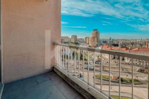 APARTAMENTO REMODELADO T4 COM 3 SUÍTES, 3 VARANDAS E GARAGEM, EM PLENA AV. DA REPÚBLICA