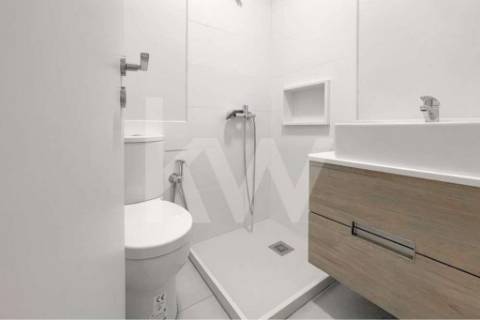 APARTAMENTO REMODELADO T4 COM 3 SUÍTES, 3 VARANDAS E GARAGEM, EM PLENA AV. DA REPÚBLICA