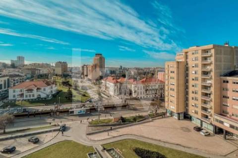 APARTAMENTO REMODELADO T4 COM 3 SUÍTES, 3 VARANDAS E GARAGEM, EM PLENA AV. DA REPÚBLICA