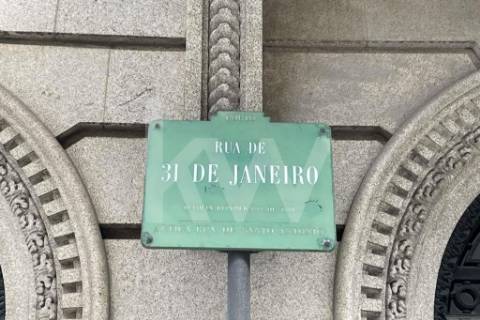 Prédio na Rua 31 de Janeiro e Rua da Madeira, centro do Porto