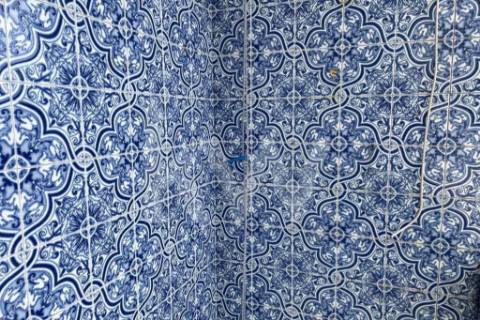 Prédio na Rua 31 de Janeiro e Rua da Madeira, centro do Porto