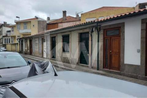 Moradia para restauro na Rua Fontinha - Baixa do Porto