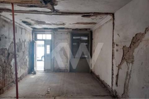 Moradia para restauro na Rua Fontinha - Baixa do Porto