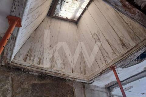 Moradia para restauro na Rua Fontinha - Baixa do Porto