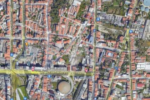 Moradia para restauro na Rua Fontinha - Baixa do Porto