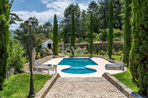 Quinta com amplo jardim, vinha, piscina, capela e vistas fabulosas, em Soalhães, Marco de Canaveses
