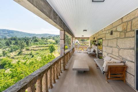 Quinta com amplo jardim, vinha, piscina, capela e vistas fabulosas, em Soalhães, Marco de Canaveses