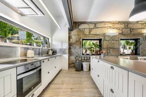 Quinta com amplo jardim, vinha, piscina, capela e vistas fabulosas, em Soalhães, Marco de Canaveses