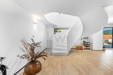 Quinta com amplo jardim, vinha, piscina, capela e vistas fabulosas, em Soalhães, Marco de Canaveses