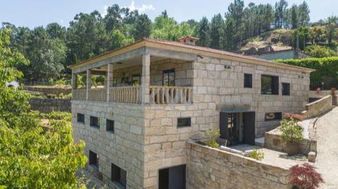 Quinta com amplo jardim, vinha, piscina, capela e vistas fabulosas, em Soalhães, Marco de Canaveses