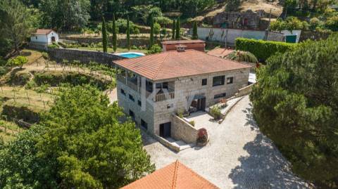 Quinta com amplo jardim, vinha, piscina, capela e vistas fabulosas, em Soalhães, Marco de Canaveses