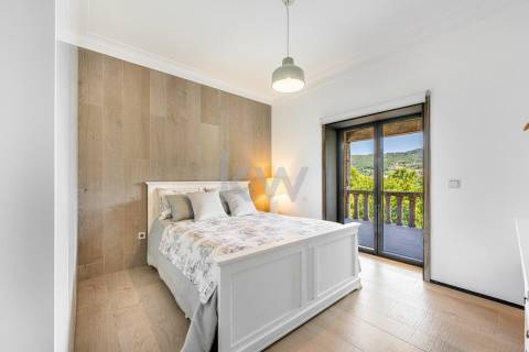 Quinta com amplo jardim, vinha, piscina, capela e vistas fabulosas, em Soalhães, Marco de Canaveses