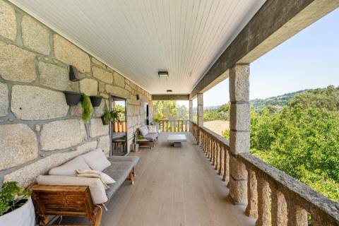 Quinta com amplo jardim, vinha, piscina, capela e vistas fabulosas, em Soalhães, Marco de Canaveses