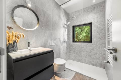 Quinta com amplo jardim, vinha, piscina, capela e vistas fabulosas, em Soalhães, Marco de Canaveses