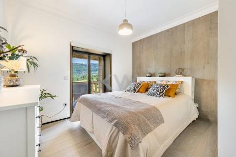 Quinta com amplo jardim, vinha, piscina, capela e vistas fabulosas, em Soalhães, Marco de Canaveses