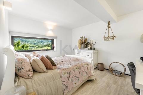 Quinta com amplo jardim, vinha, piscina, capela e vistas fabulosas, em Soalhães, Marco de Canaveses