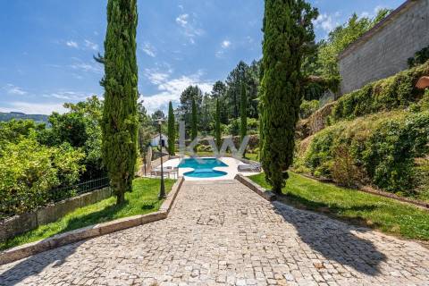 Quinta com amplo jardim, vinha, piscina, capela e vistas fabulosas, em Soalhães, Marco de Canaveses