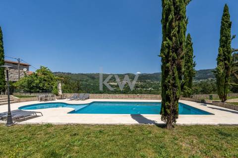 Quinta com amplo jardim, vinha, piscina, capela e vistas fabulosas, em Soalhães, Marco de Canaveses