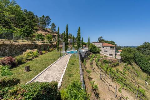 Quinta com amplo jardim, vinha, piscina, capela e vistas fabulosas, em Soalhães, Marco de Canaveses