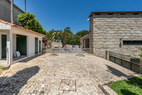 Quinta com amplo jardim, vinha, piscina, capela e vistas fabulosas, em Soalhães, Marco de Canaveses