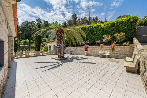 Quinta com amplo jardim, vinha, piscina, capela e vistas fabulosas, em Soalhães, Marco de Canaveses