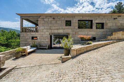 Quinta com amplo jardim, vinha, piscina, capela e vistas fabulosas, em Soalhães, Marco de Canaveses