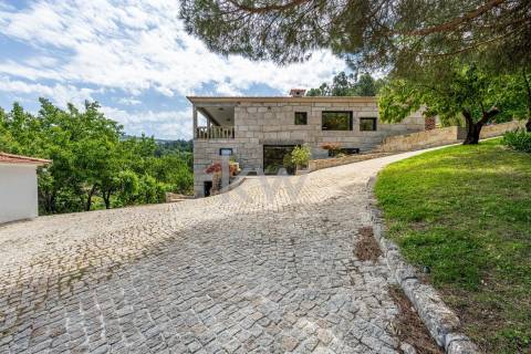 Quinta com amplo jardim, vinha, piscina, capela e vistas fabulosas, em Soalhães, Marco de Canaveses