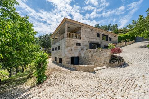 Quinta com amplo jardim, vinha, piscina, capela e vistas fabulosas, em Soalhães, Marco de Canaveses
