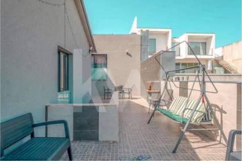 Duas Moradias T2 em Matosinhos – Garagem Dupla, Terraços e Vista Desafogada