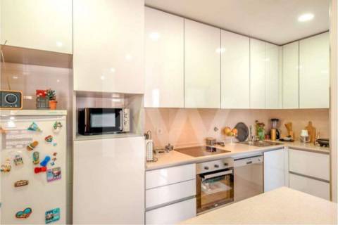 Duas Moradias T2 em Matosinhos – Garagem Dupla, Terraços e Vista Desafogada