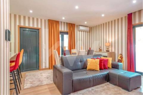 Duas Moradias T2 em Matosinhos – Garagem Dupla, Terraços e Vista Desafogada