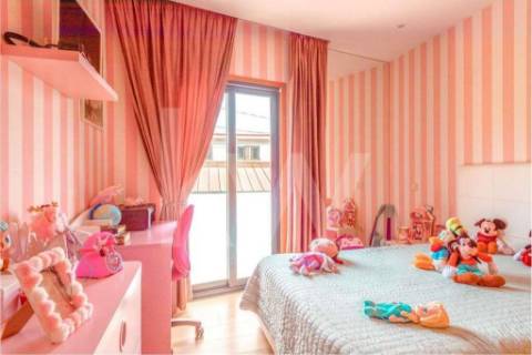 Duas Moradias T2 em Matosinhos – Garagem Dupla, Terraços e Vista Desafogada