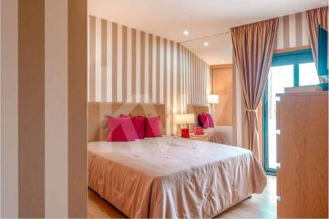 Duas Moradias T2 em Matosinhos – Garagem Dupla, Terraços e Vista Desafogada