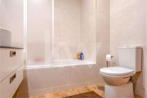 Duas Moradias T2 em Matosinhos – Garagem Dupla, Terraços e Vista Desafogada