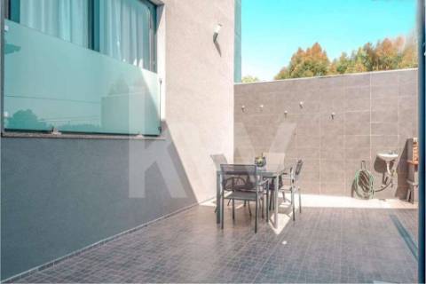 Duas Moradias T2 em Matosinhos – Garagem Dupla, Terraços e Vista Desafogada