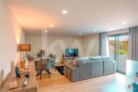 Duas Moradias T2 em Matosinhos – Garagem Dupla, Terraços e Vista Desafogada