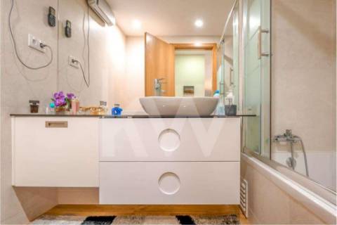 Duas Moradias T2 em Matosinhos – Garagem Dupla, Terraços e Vista Desafogada