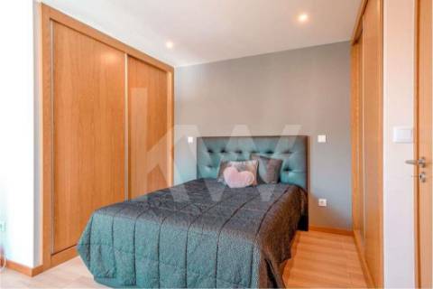 Duas Moradias T2 em Matosinhos – Garagem Dupla, Terraços e Vista Desafogada