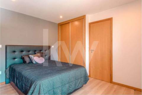 Duas Moradias T2 em Matosinhos – Garagem Dupla, Terraços e Vista Desafogada