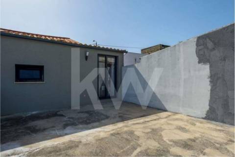 Duas Moradias T2 em Matosinhos – Garagem Dupla, Terraços e Vista Desafogada